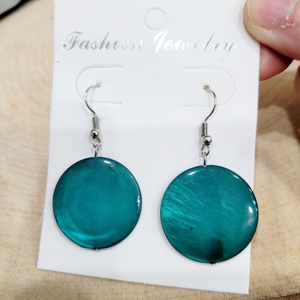 Brand New Silver Tone Turquoise Colour Sea Shell Dangle Earrings